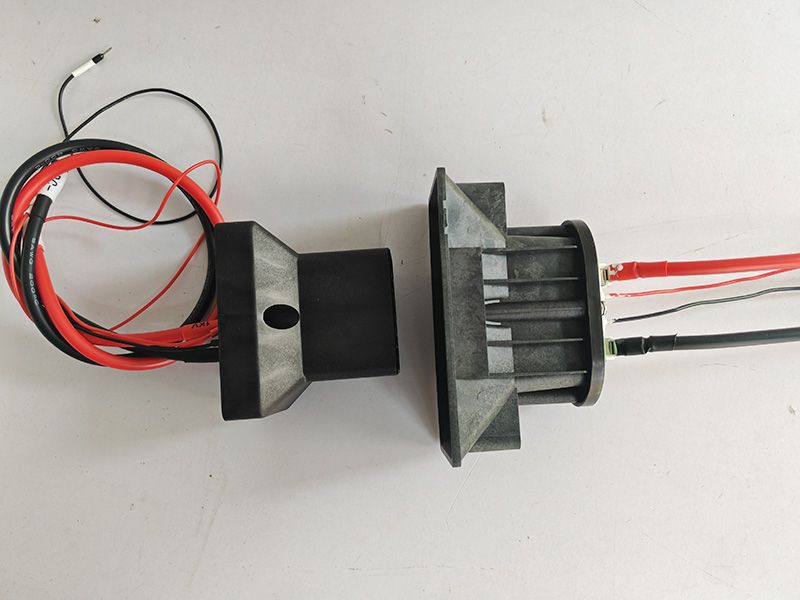 對(duì)插充電鏈接裝置